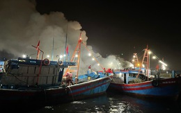 Tàu cá bị cháy rụi trong đêm ở cảng Lạch Bạng, Thanh Hóa