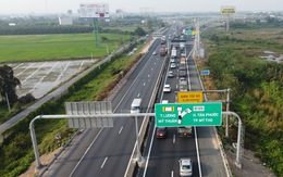 Tài xế bỡ ngỡ trong ngày đầu cao tốc Trung Lương - Mỹ Thuận cho xe chạy