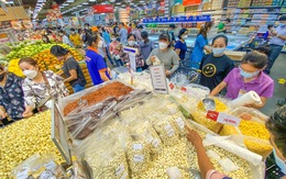 Hàng hóa Tết: Chi ít tiền vẫn được đồ ngon