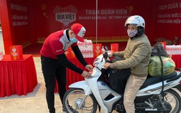 Trạm đoàn viên Bia Việt tiếp sức hàng ngàn người về quê đón Tết