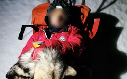 Gặp người lạ bị thương trên núi lạnh, chú chó nằm ủ ấm suốt 13 tiếng
