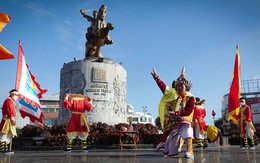Video: CĐV Bình Định và nghi thức xin phép hóa thân vua Quang Trung