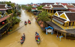 Hàng ngàn nhà dân chìm trong nước lũ