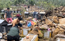 Lũ quét cuốn trôi, vùi lấp hàng trăm ngôi mộ ở nghĩa trang lớn nhất Đà Nẵng