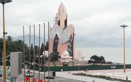 Lại sửa tại tháp Trầm Hương Nha Trang khiến người dân thắc mắc