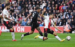 Arsenal bị Southampton cầm chân