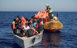 Một đêm, Ý cứu hơn 1.150 người di cư từ châu Phi