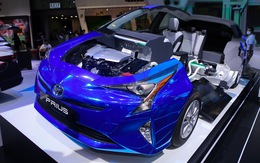 Toyota tung toàn ‘hàng độc’ chào VMS 2022: Veloz Cross lắp ráp, 'mổ' Prius