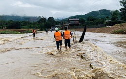 Cầu tràn ở huyện miền núi Khánh Hòa bị mưa lớn chia cắt, giao thông tê liệt