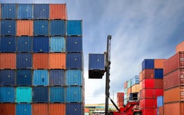 Khủng hoảng thừa container khi nhu cầu tiêu dùng sụt giảm