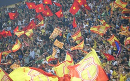 V-League 2022: Người hâm mộ Nam Định thở phào và vẫy cờ mở hội