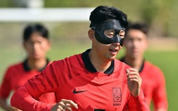 Son Heung Min đeo mặt nạ tập luyện tại Qatar