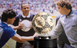 Trái bóng 'Bàn tay của Chúa' gắn với huyền thoại Maradona được bán 2,4 triệu USD