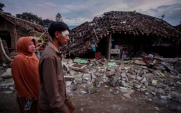 Thị trấn Indonesia tan hoang sau trận động đất khiến ít nhất 162 người chết