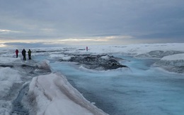 Sông băng tan chảy khiến vô số vi khuẩn thoát ra sông hồ