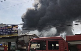 Cháy kho phế liệu lớn ở huyện Bình Chánh