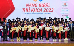 Trao học bổng cho 140 thủ khoa, tân sinh viên xuất sắc