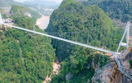 Báo Mỹ giới thiệu cây cầu đáy kính dài nhất thế giới ở Việt Nam