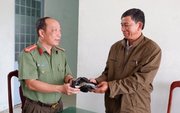 Công an huyện ở Kiên Giang cả tuần qua tìm chủ nhân túi tiền rơi trên đường