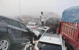 Sương mù trắng trời, hơn 200 xe đâm dồn vào nhau ở Trung Quốc