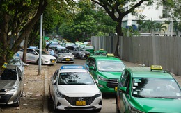 Mở bãi tạm cho taxi đậu miễn phí ở sân bay Tân Sơn Nhất
