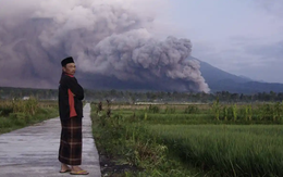 Núi lửa Semeru phun cột khói cao 1,5km, Indonesia kêu gọi dân sơ tán