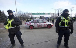 'Đoàn xe tự do' chặn cây cầu nối Mỹ - Canada giải tán trong ôn hòa