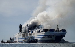 Phà cháy nhiều giờ ở ngoài khơi Hy Lạp, 9 người mất tích