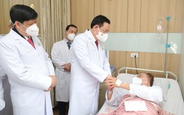 Chủ tịch Quốc hội Vương Đình Huệ: 'Sự đóng góp của đội ngũ cán bộ y tế là không thể đong đếm được'