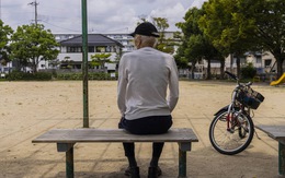 Nỗi trăn trở về hàng ngàn ‘con mắt’ luôn dõi theo người già Nhật Bản