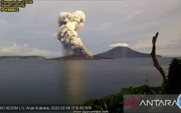 Núi lửa ở Indonesia phun cột tro bụi cao 1.500m, phun 9 lần một ngày