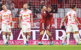 Lewandowski ghi bàn thắng thứ 35 mùa này giúp Bayern Munich giành 3 điểm
