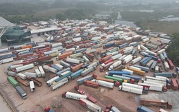 600 container hàng nằm chờ thông quan tại cửa khẩu Móng Cái