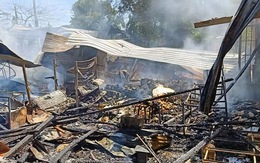 Sau tiếng nổ lớn, tiệm tạp hóa ở Bình Phước chìm trong lửa