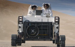 Xe tải chạy trên Mặt trăng: Dễ dàng vượt dốc, biết tránh hố sâu