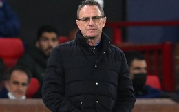 HLV Rangnick: "4 phút bù giờ thật nực cười"