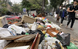 Tái diễn nạn đổ trộm rác bừa bãi trên đường phố Hà Nội