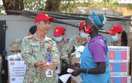 Bác sĩ 'mũ nồi xanh' Việt Nam giúp phụ nữ Nam Sudan bảo vệ thân thể