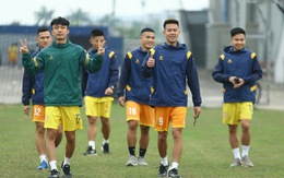Cầu thủ đội Nam Định tạm yên tâm sau khi được 'ting ting'