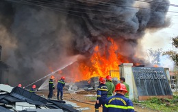 Cháy lớn tại nhà máy sản xuất đồ gỗ giả mây ở TP Quy Nhơn
