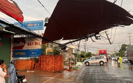 Mưa dông lốc làm sập, tốc mái 38 căn nhà tại An Giang