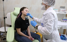 Nga có vắc xin COVID-19 dạng xịt mũi đầu tiên trên thế giới