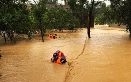 Giải cứu hơn 20 người bị mắc kẹt do mưa lũ ở Lạng Sơn