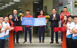 Hoàng Nguyên Thanh được thưởng 100 triệu đồng cho chiếc HCV marathon lịch sử