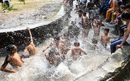 Nắng nóng ở Ấn Độ, Pakistan thử thách 'giới hạn khả năng sống sót của con người'