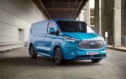 Ford Transit điện lộ diện: Chạy gần 400 km/sạc, có thể sạc ngược thiết bị ngoài