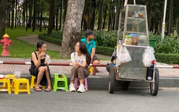 Lòng đường, cầu, vỉa hè tại TP.HCM thành hàng quán