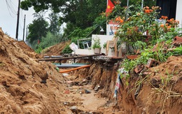 Rãnh sâu như 'chiến hào' dựng trước nhà cả tháng trời, người dân bất an