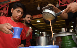 Bộ trưởng Pakistan 'gây bão' vì kêu gọi người dân giảm uống trà để... tiết kiệm