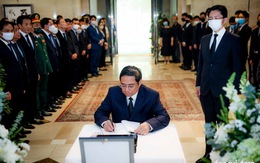 Thủ tướng Phạm Minh Chính ghi sổ tang thương tiếc cố thủ tướng Nhật Abe Shinzo tại Hà Nội